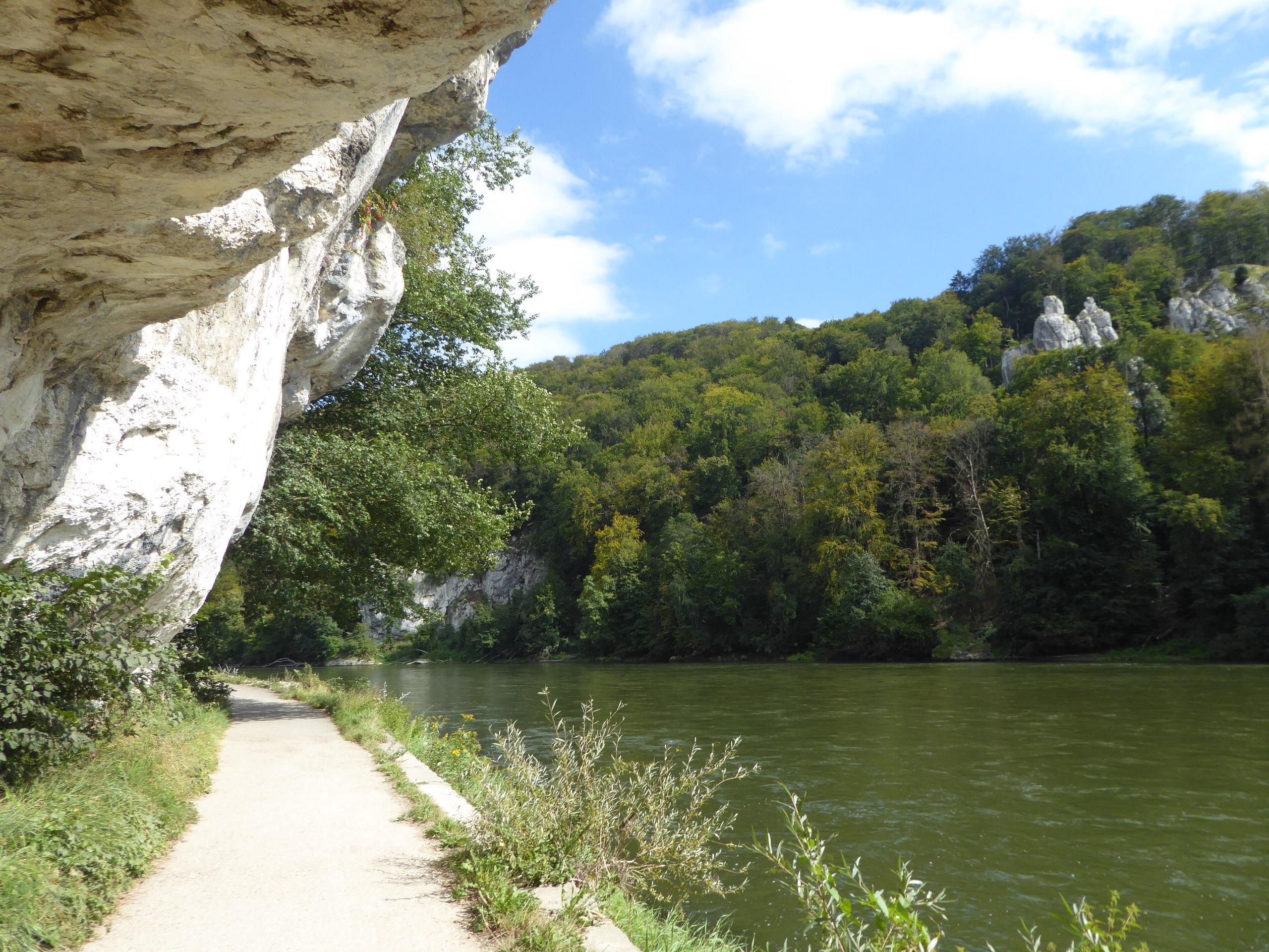 Hohle Stein_Wanderweg.JPG Leider haben wir keinen Alternativtext zu diesem Bild, aber wir arbeiten daran.